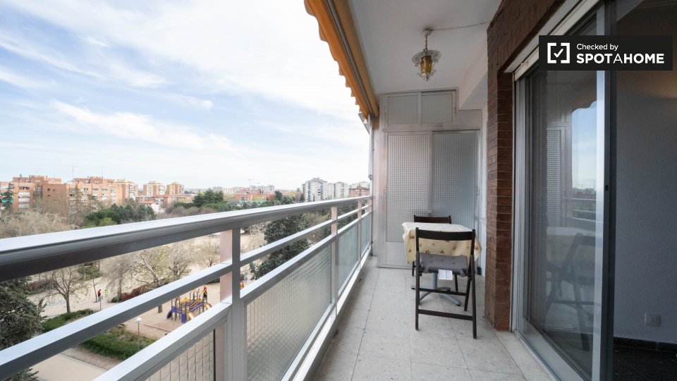 Double room Madrid, 4 beds, 86m² — photo 8