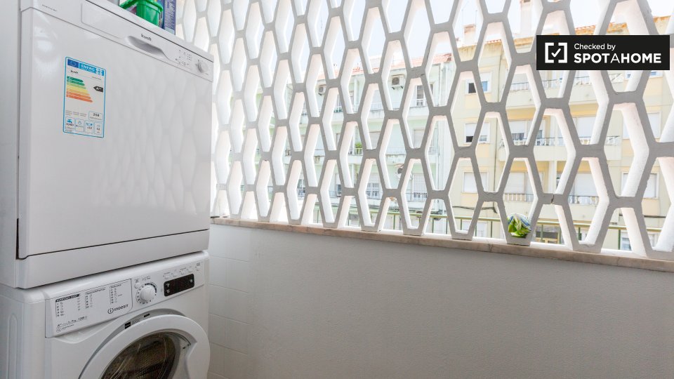 Double room Lisbon, 3 beds — photo 10