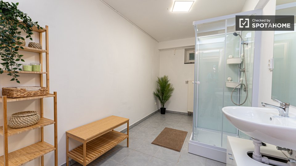 Double room Berlin, 14 beds, 232m² — photo 15