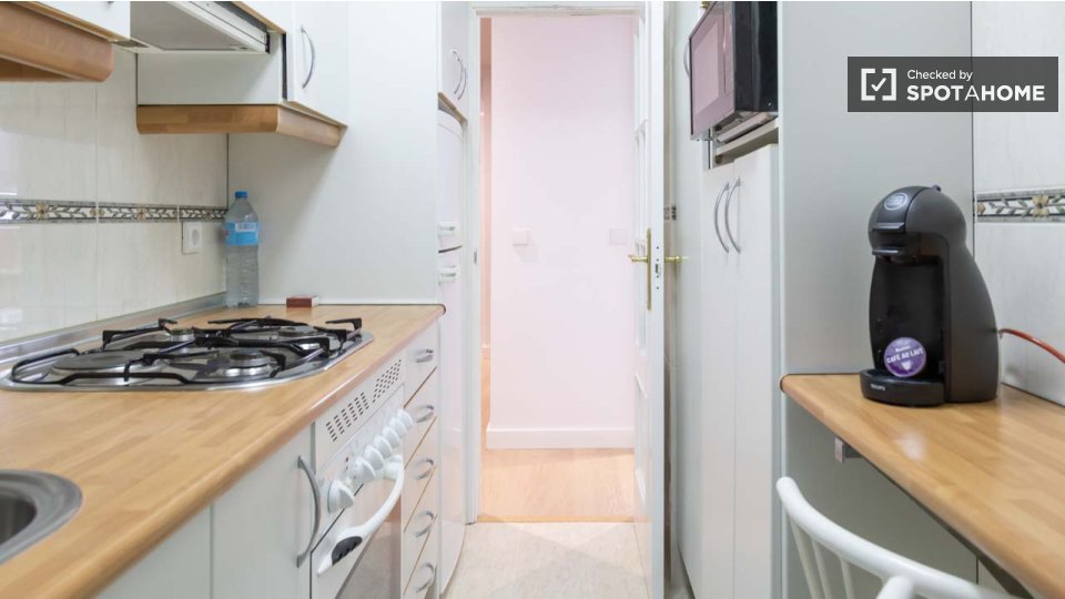 Double room Madrid, 3 beds, 50m² — photo 14