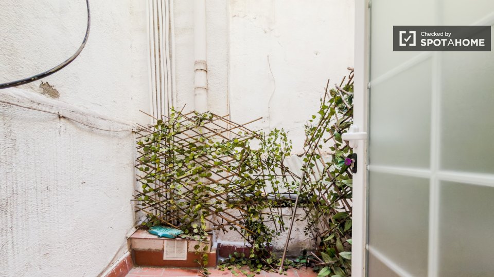 Double room Barcelona, 3 beds, 68m² — photo 22