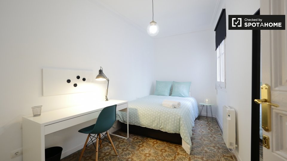 Double room Barcelona, 3 beds, 70m² — photo 1