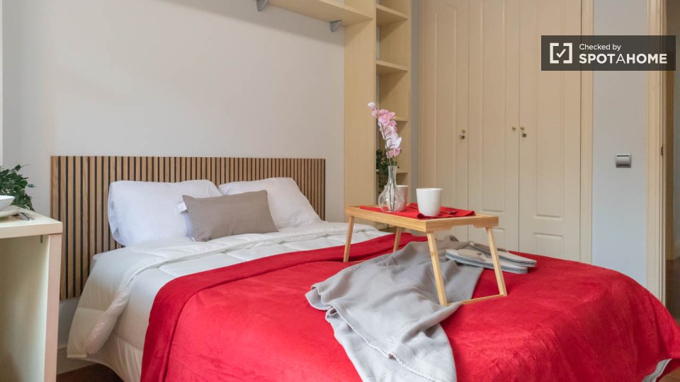 Double room Madrid, 5 beds — photo 15