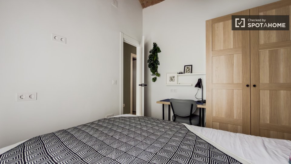 Double room Barcelona, 3 beds — photo 56