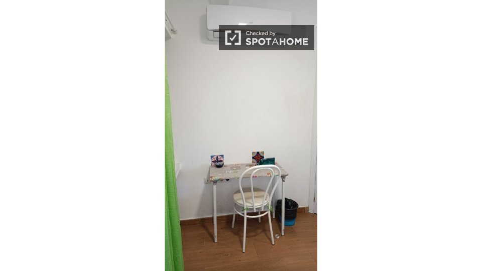 Double room Madrid, 5 beds, 120m² — photo 52