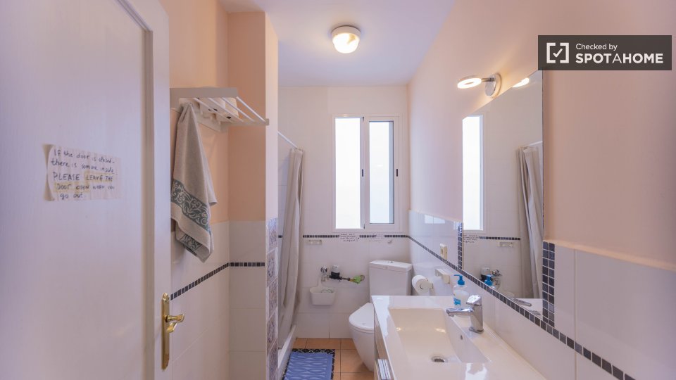 Double room Valencia, 3 beds — photo 40