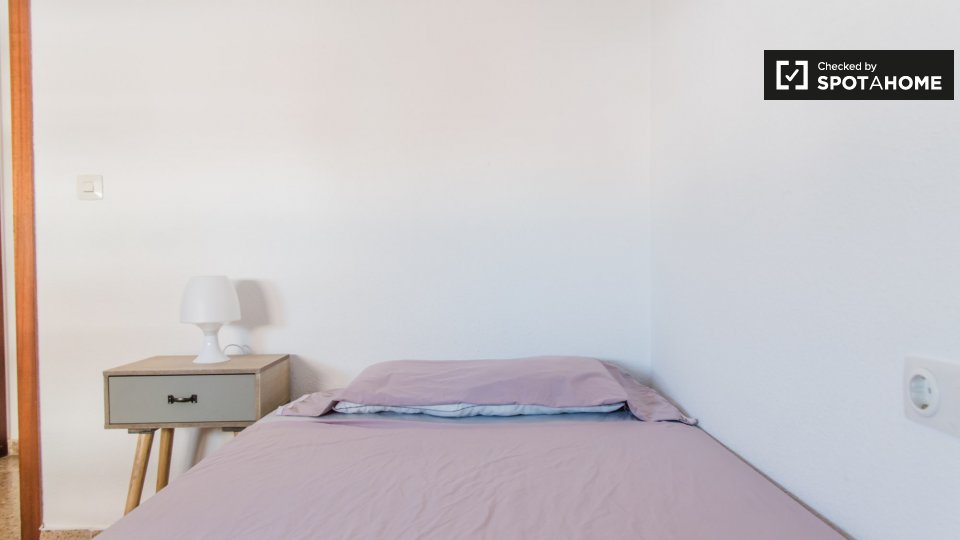 Double room Valencia, 5 beds, 160m² — photo 3