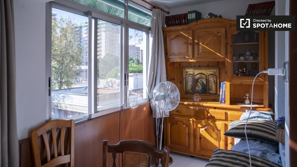Double room Valencia, 3 beds, 90m² — photo 9