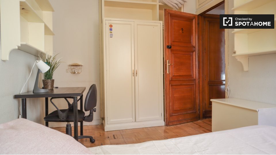 Double room Madrid, 6 beds, 200m² — photo 1