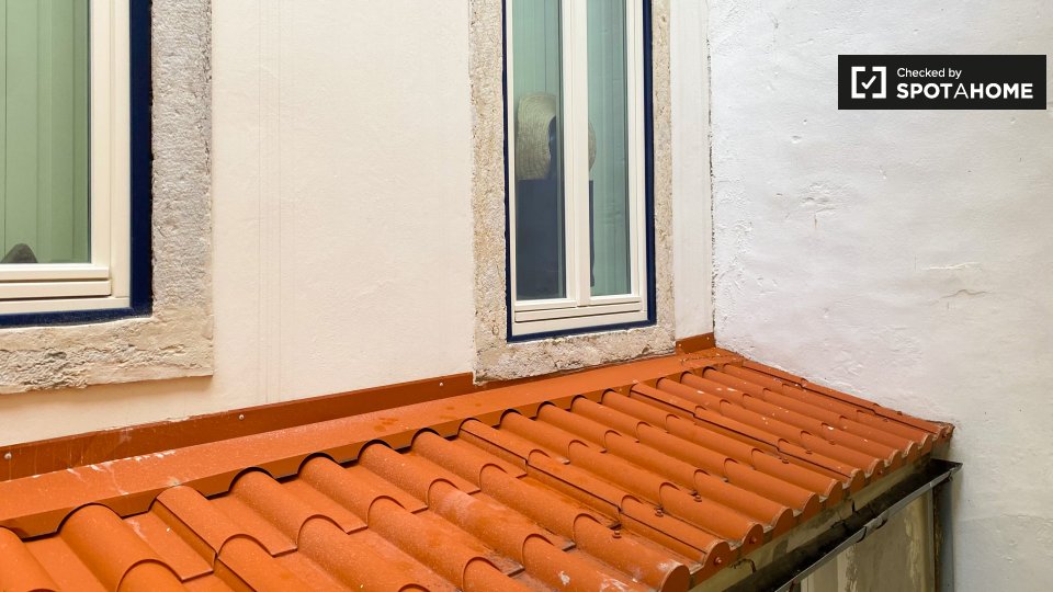 Apartment Lisbon, 2 beds, 65m² — photo 19