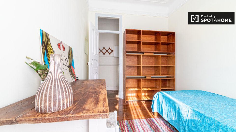 Double room Lisbon, 3 beds, 60m² — photo 2