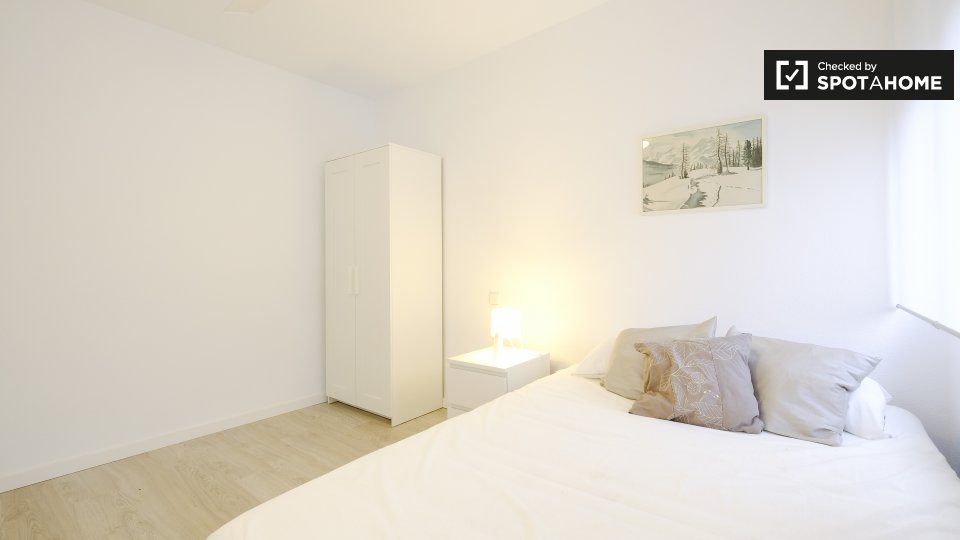 Double room Madrid, 6 beds, 160m² — photo 5