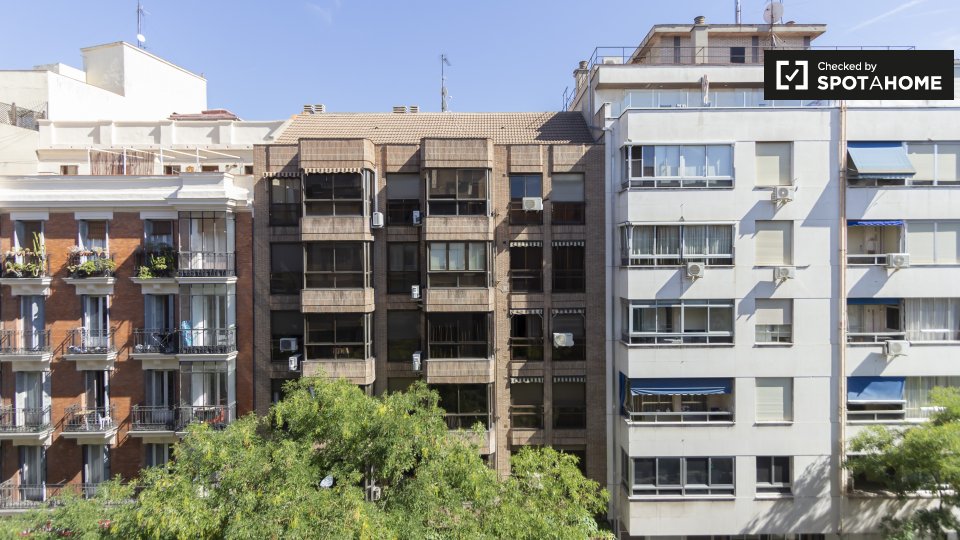 Double room Madrid, 8 beds, 200m² — photo 5