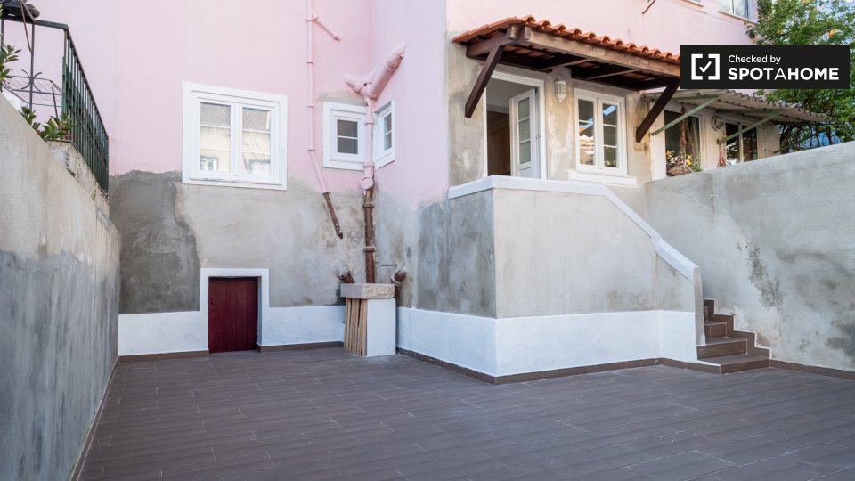 Double room Lisbon, 3 beds, 150m² — photo 15