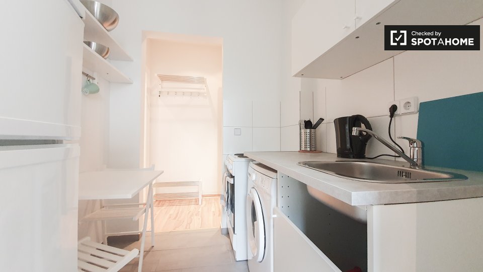 Double room Berlin, 2 beds, 40m² — photo 12