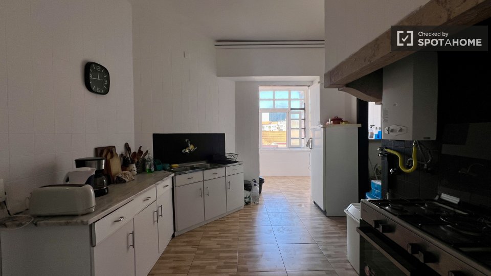 Double room Lisbon, 5 beds — photo 62