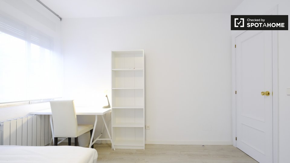 Double room Madrid, 6 beds, 160m² — photo 2