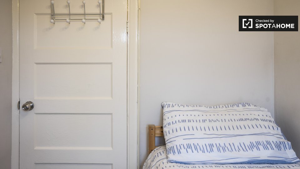 Double room London, 3 beds, 70m² — photo 1
