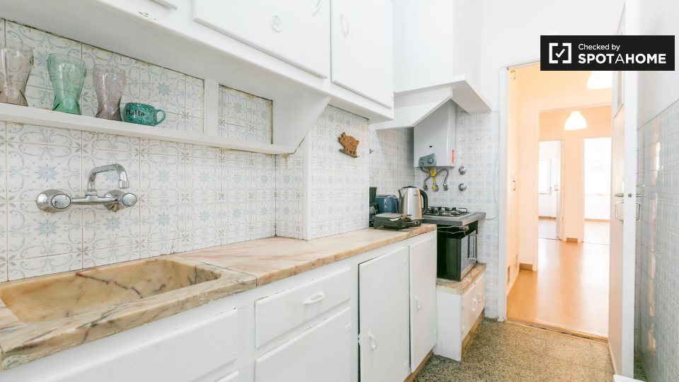 Double room Lisbon, 3 beds, 60m² — photo 5