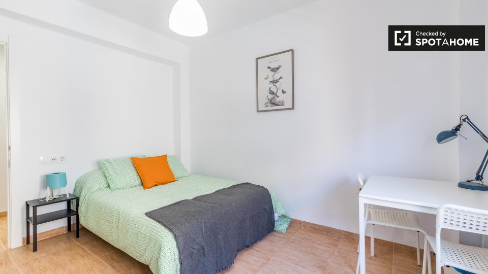 Double room Valencia, 3 beds, 80m² — photo 4
