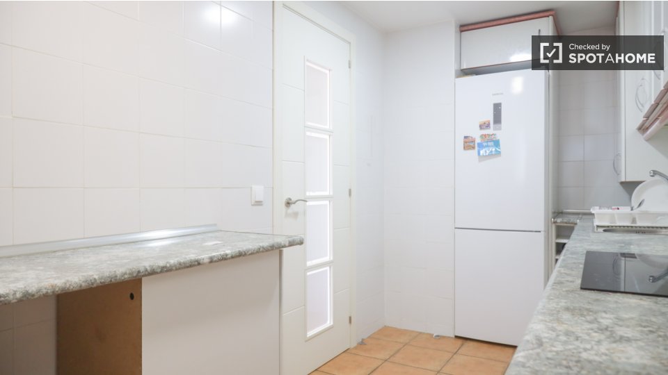 Double room Madrid, 4 beds — photo 13
