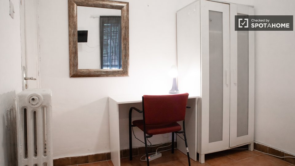 Double room Madrid, 10 beds, 200m² — photo 2