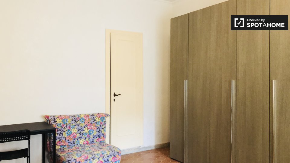 Double room Rome, 3 beds, 85m² — photo 3