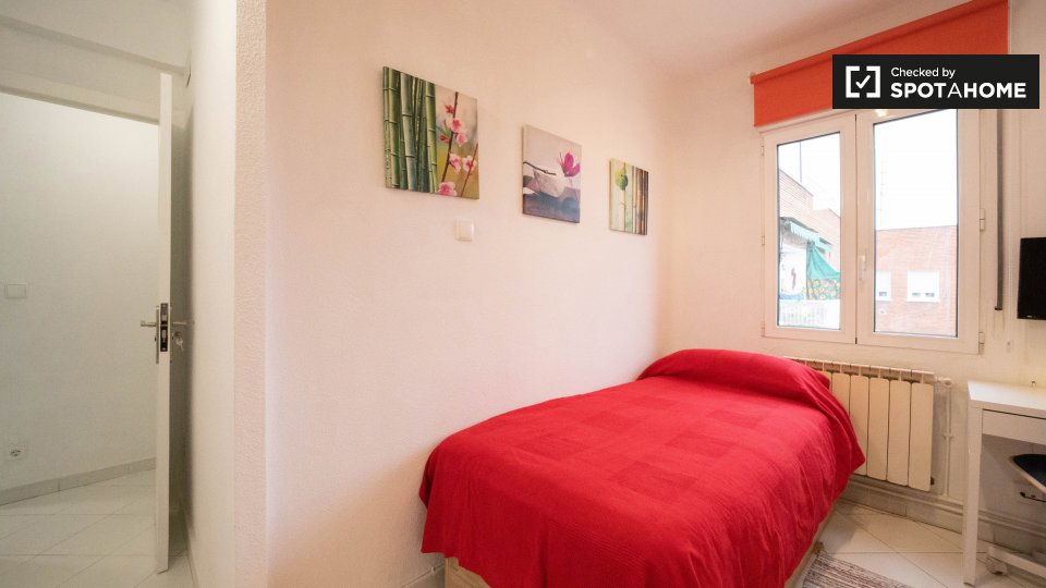 Double room Madrid, 5 beds, 110m² — photo 5