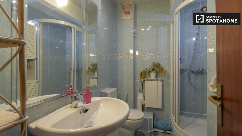 Double room Madrid, 3 beds — photo 14