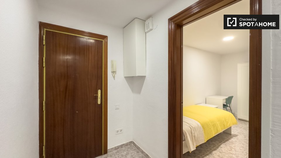 Double room Barcelona, 3 beds — photo 6