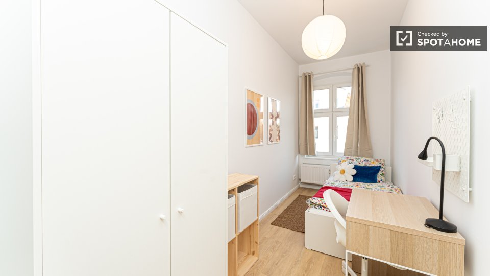 Double room Berlin, 5 beds, 86m² — photo 10
