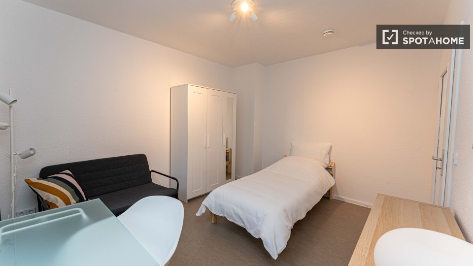 Double room Berlin, 4 beds, 66m² — photo 15