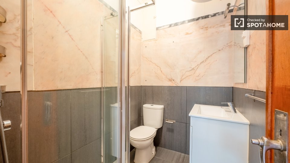 Double room Lisbon, 7 beds — photo 19