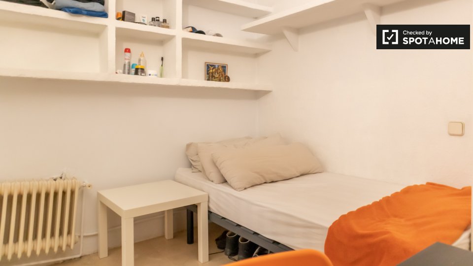 Double room Madrid, 6 beds — photo 4