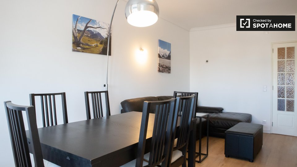 Double room Lisbon, 3 beds, 85m² — photo 6