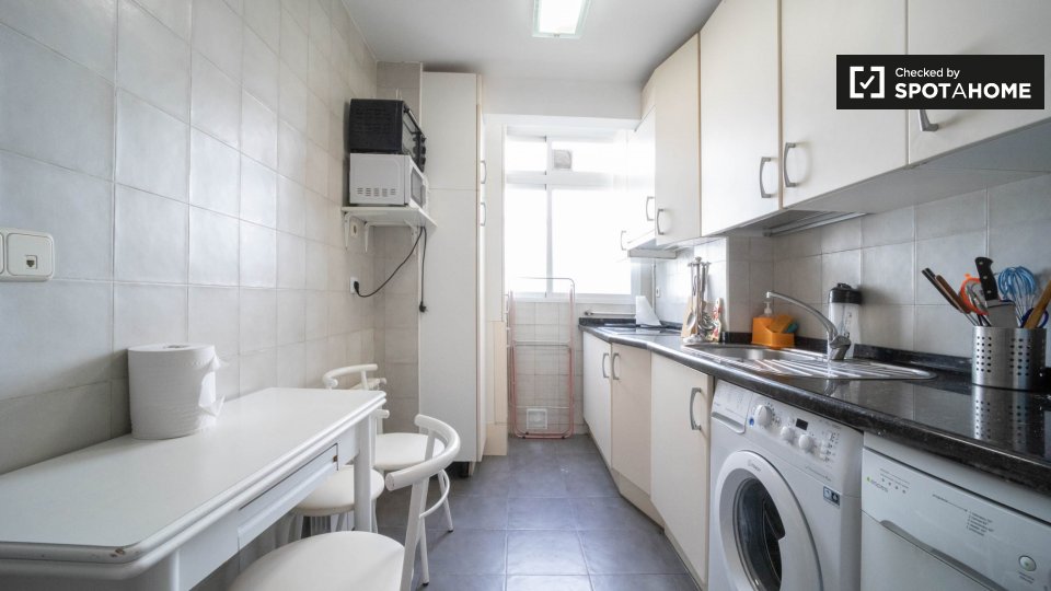 Double room Madrid, 3 beds, 110m² — photo 13
