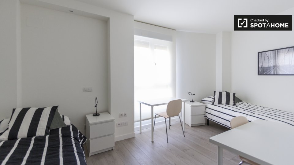 Double room Madrid, 4 beds, 90m² — photo 2