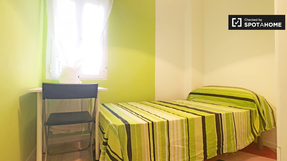 Room in 7-bedroom apartment in Puerta del Ángel, Madrid - in Madrid