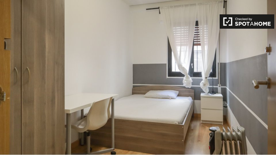 Double room Madrid, 7 beds, 160m² — photo 1