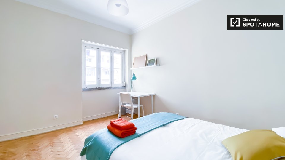 Double room Lisbon, 3 beds — photo 2