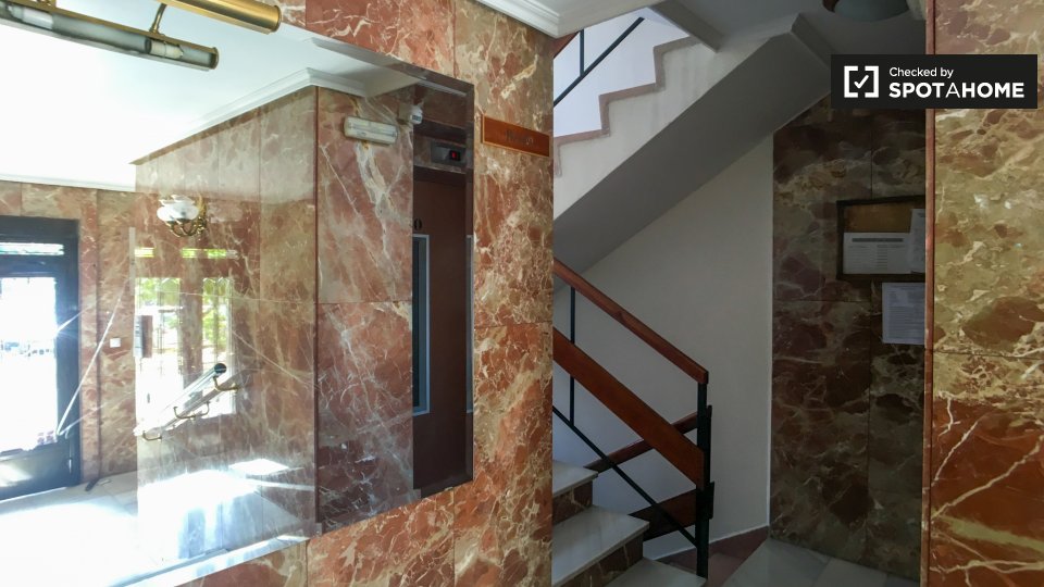 Double room Madrid, 3 beds — photo 19