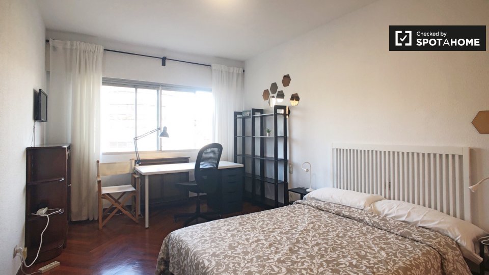 Double room Madrid, 5 beds, 133m² — photo 12