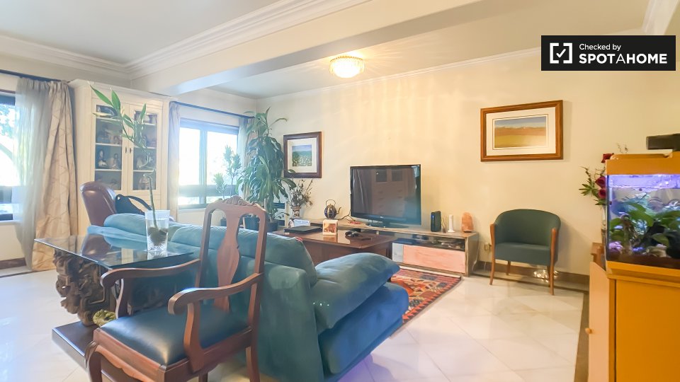 Double room Lisbon, 4 beds, 180m² — photo 5