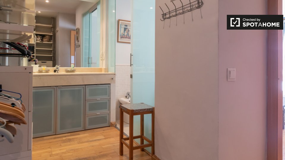 Double room Madrid, 4 beds, 130m² — photo 17
