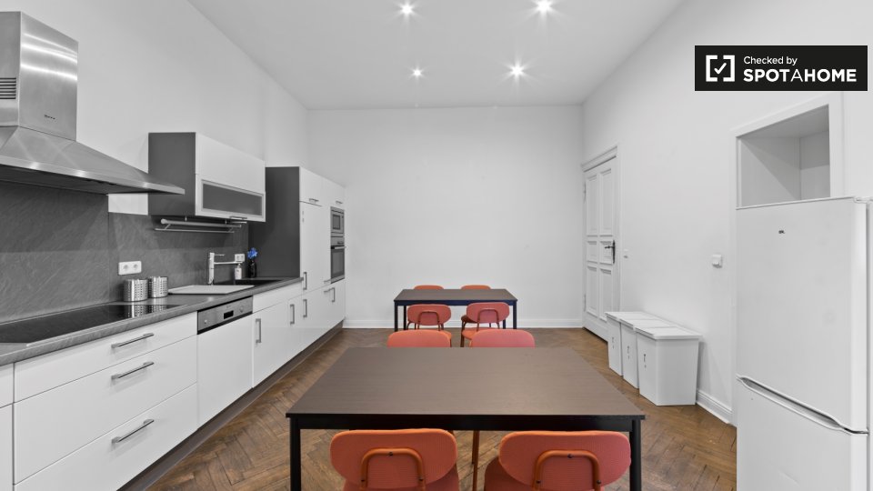 Double room Berlin, 9 beds, 227m² — photo 9