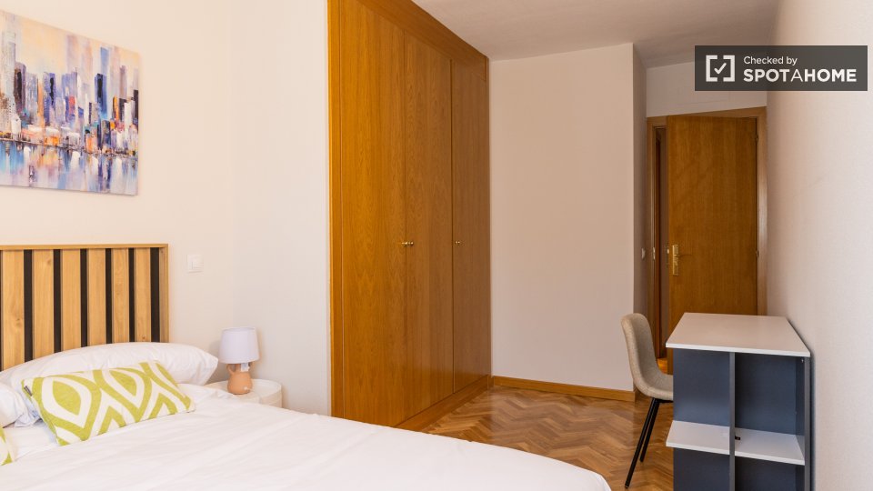 Double room Madrid, 3 beds — photo 7