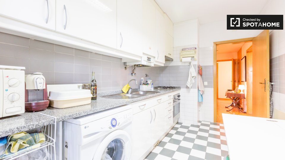 Double room Lisbon, 4 beds — photo 8