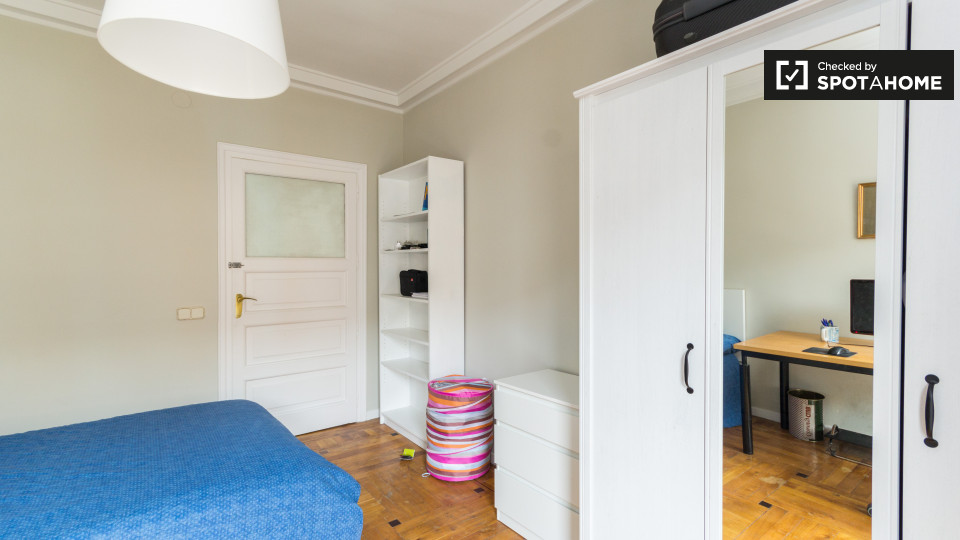 Double room Madrid, 5 beds, 160m² — photo 18