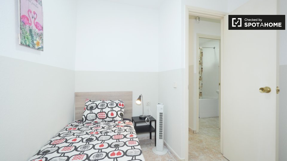 Double room Barcelona, 3 beds, 55m² — photo 11