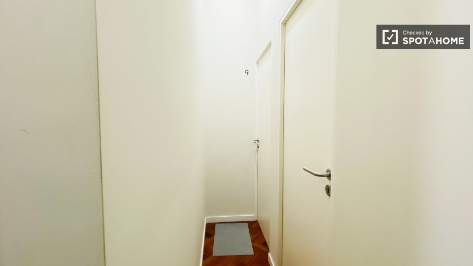 Double room Lisbon, 9 beds — photo 8
